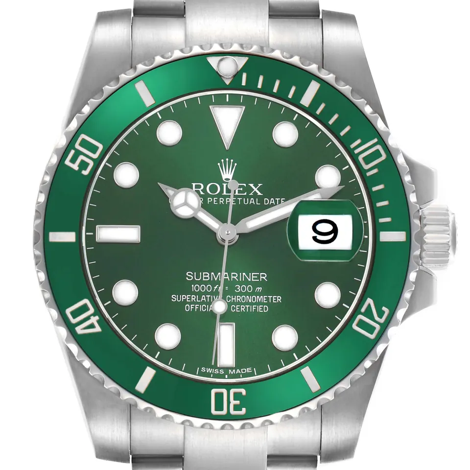 Green dial and green Cerachrom bezel of a Rolex Submariner 116610LV "Hulk"